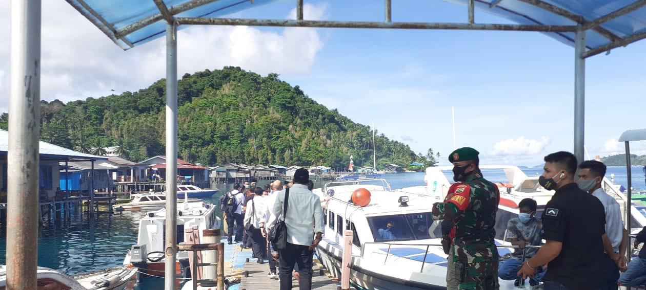 Rombongan Menko Polhukam dan Mendagri, saat tiba di Pelabuhan Matak menggunakan speadboat Anambas 1, 2, 6 dan Ferry Citra Anambas.