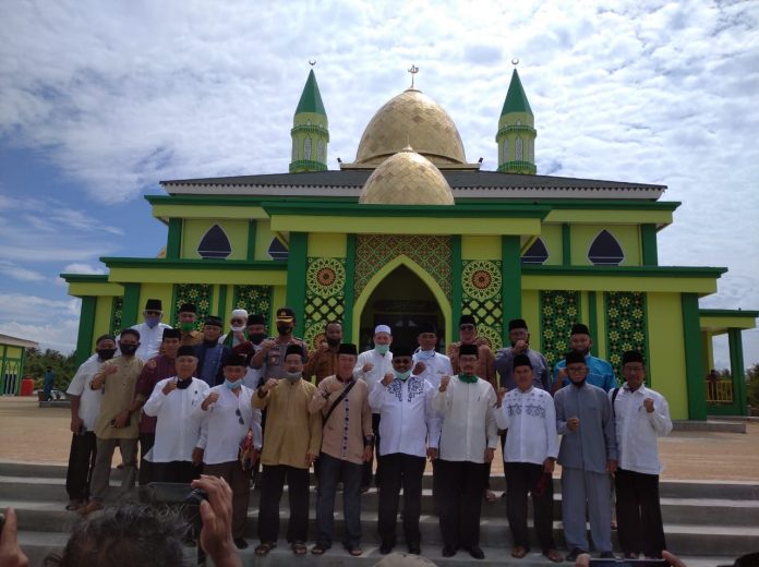Doa Selamat tanda dimulainya kegiatan ibadah masjid Hijr Ismail Islamic Centre Pulau Kundur, Kamis, (02/07/2020).