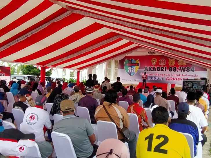 Atraksi Terjun Dan Flypass Semarakkan HUT Ke-32 Alumni AKABRI 88 Atraksi Terjun Dan Flypass Semarakkan HUT Ke-32 Alumni AKABRI 88