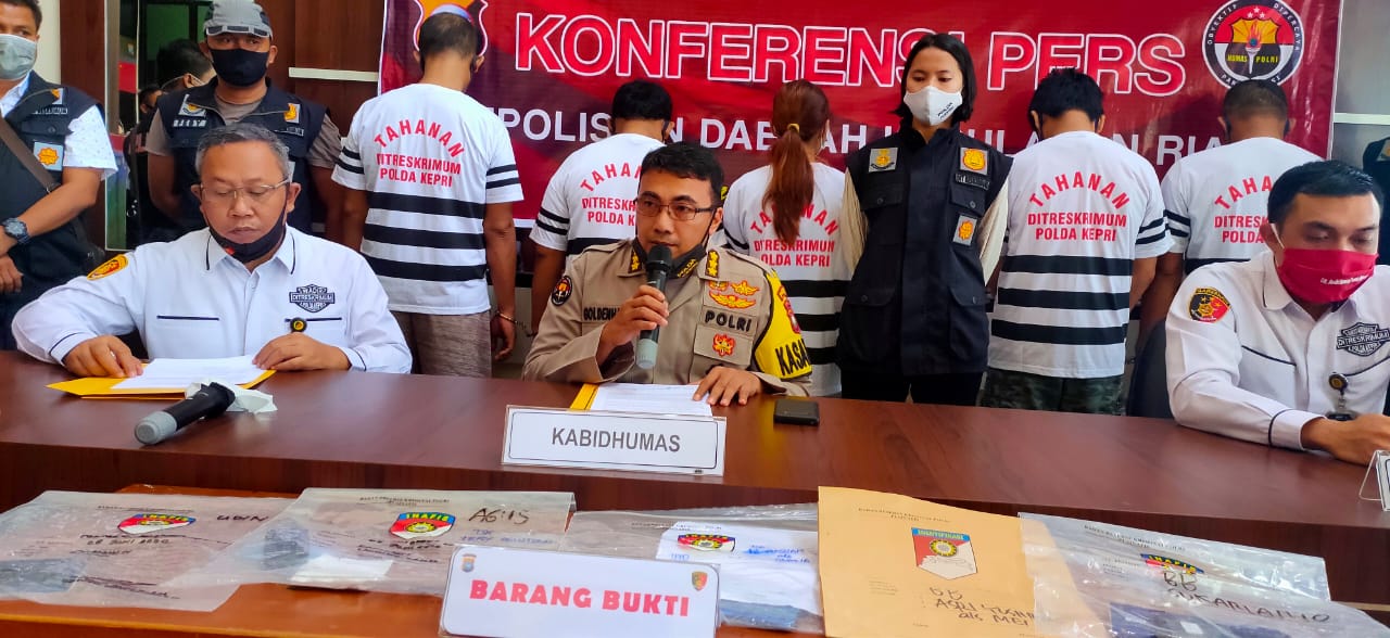 5 Orang Tersangka Perdagangan Orang Berhasil Diamankan 5 Orang Tersangka Perdagangan Orang Berhasil Diamankan