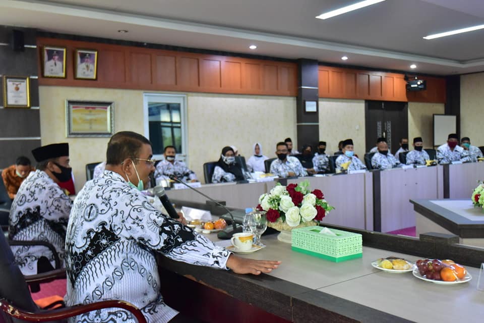 Bupati Karimun Rapat Bersama Pengurus PGRI Bupati Karimun Rapat Bersama Pengurus PGRI