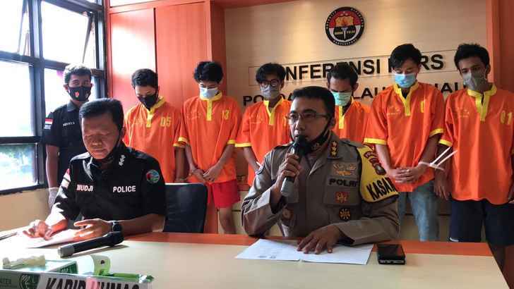 Dit Resnarkoba Polda Kepri Berhasil Amankan 7 Tersangka Tindak Pidana Narkoba Jenis Daun Ganja Dan Pil Ekstasi Dit Resnarkoba Polda Kepri Berhasil Amankan 7 Tersangka Tindak Pidana Narkoba Jenis Daun Ganja Dan Pil Ekstasi