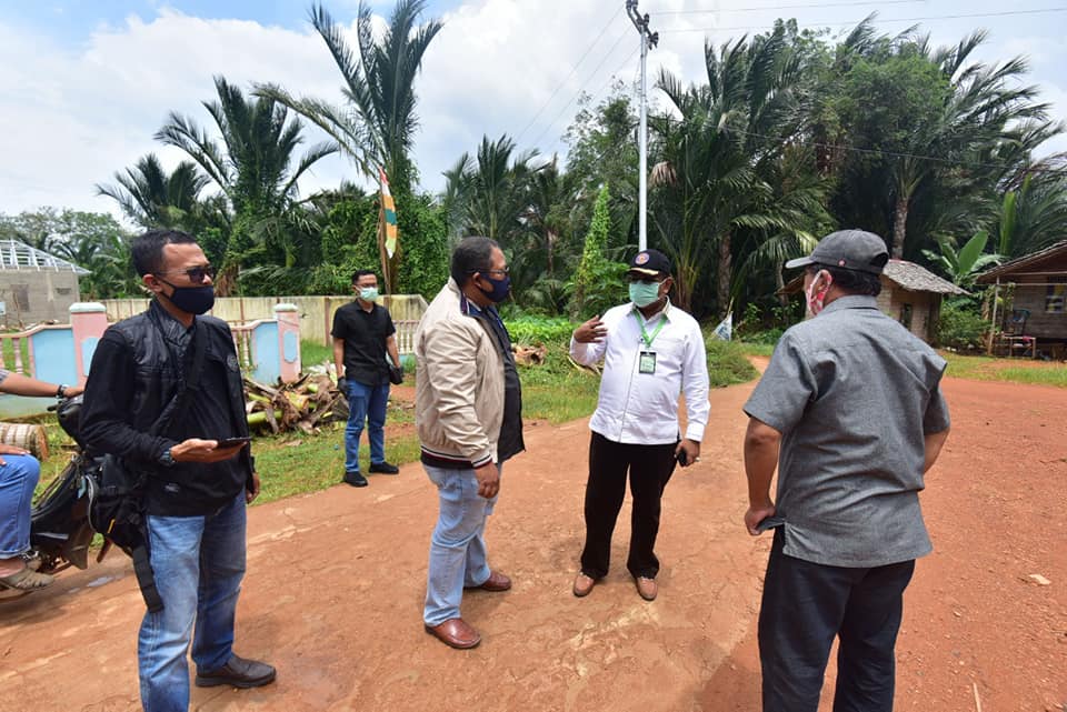 Bupati Karimun Kunjungan Kerja ke Desa Lebuh, Pengaspalan Jalan Dilakukan Tahun 2021