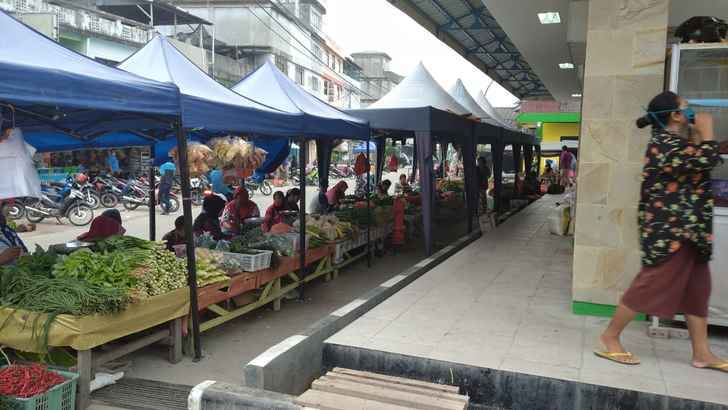 Pedagang sayur di pasar Mutiara Tanjungbatu