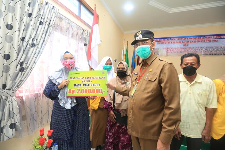 Mahasiswa dan Dosen UK Terima Bantuan Masing-Masing Rp2 Juta Dari Bank Riau Kepri