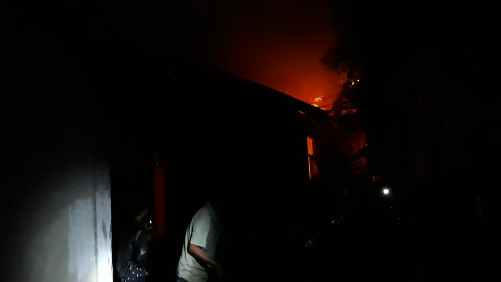 Kebakaran di Ungar Hanguskan Rumah Usup, Warga Padamkan Api Dengan Peralatan Seadanya