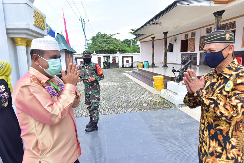 Bupati Karimun Saksikan Hadiri Pendistribusian Daging Kurban Among Mitro Bupati Karimun Saksikan Hadiri Pendistribusian Daging Kurban Among Mitro