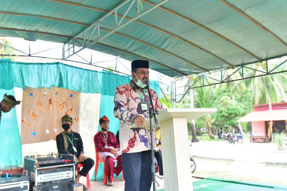 Bupati Karimun Kukuhkan Remaja Masjid Desa Selat Mendaun, Sampaikan Pembangunan Infrastruktur Senilai Rp3,6 M di Pulau Parit