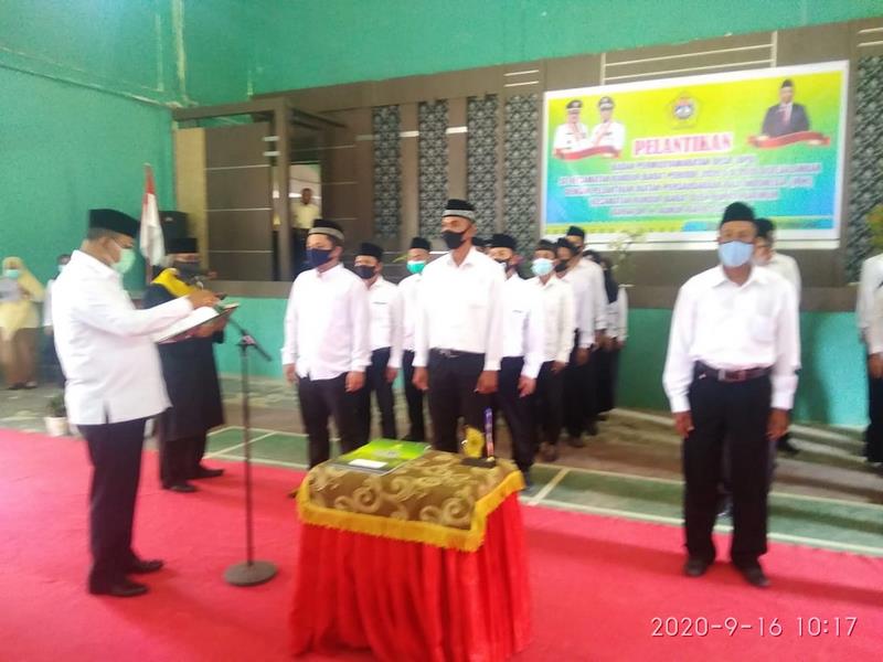 Bupati Karimun, H Aunur Rafiq melantik sebanyak 28 orang BPD