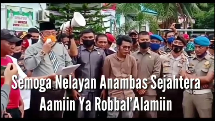 Bupati KKA, Abdul Haris saat membacakan surat pernyataan yang akan dilayangkan ke kementerian