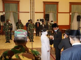 Pelantikan Walikota Tanjungpinang, Rahma oleh Gubernur Kepri, Isdianto, di Gedung Daerah Tg Pinang