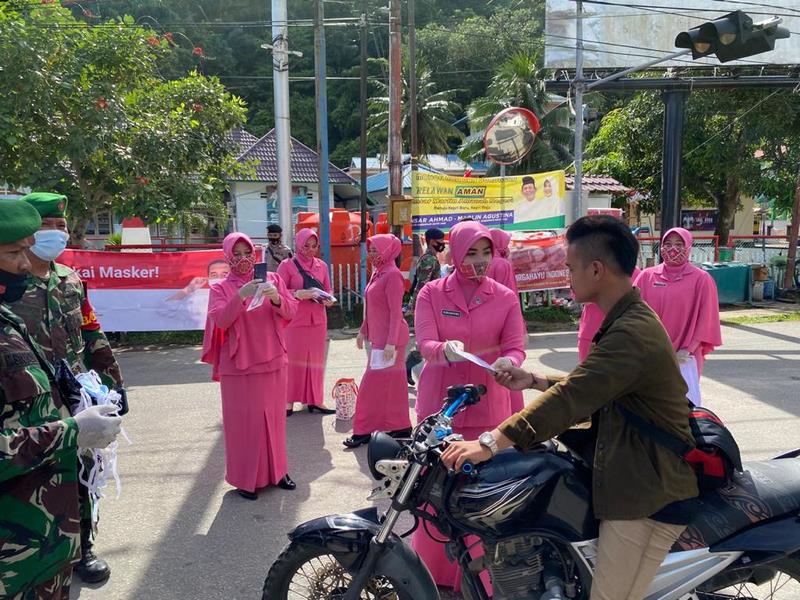 Pembagian Masker Dilakukan Serentak Se-Indonesia Pembagian Masker Dilakukan Serentak Se-Indonesia