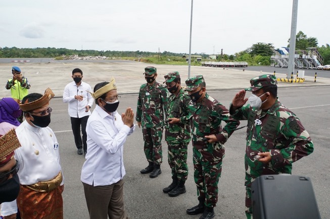 Penyambutan Kedatangan Menkopolhukam RI Di Bandara RHF Penyambutan Kedatangan Menkopolhukam RI Di Bandara RHF
