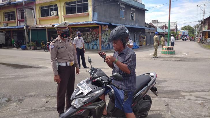 Aparat Gabungan Polsek Kundur, Giat Razia Masker