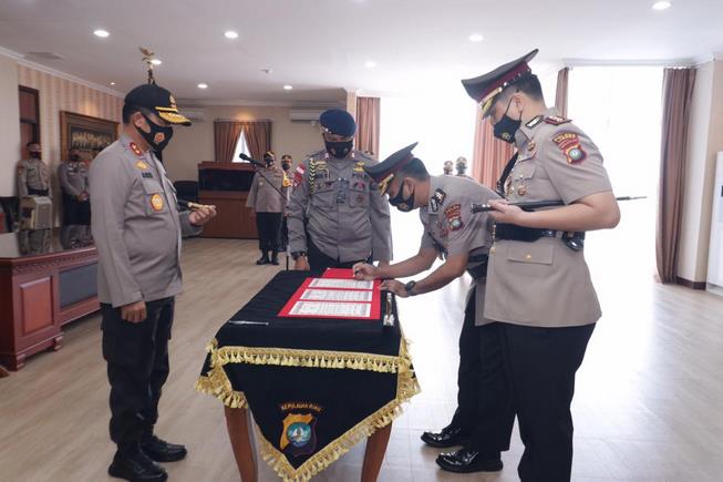 Kapolda Kepri Pimpin Serah Terima Jabatan Kapolres Tanjung Pinang Dan Kapolres Lingga Polda Kepri