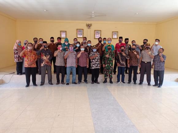 Kapolsek Siantan Dampingi Pjs Bupati Kepulauan Anambas Dan Ketua KPU Kepulauan Anambas Laksanakan Pemantauan Persiapan Pemilu Tahun 2020 Di Kecamatan Siantan Selatan