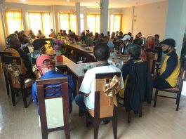 Pertemuan Calon Bupati Aunur Rafiq bersama Tokoh masyarakat di Rumah Makan Dua Putri, Kak Hj T Maisuri Tg batu