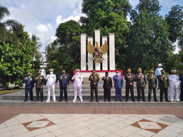 Ziarah TMP Pada HUT TNI Ke-75 Ziarah TMP Pada HUT TNI Ke-75