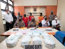 Pers rilis penangkapan pengedar narkoba yang dibungkus menggunakan pampers