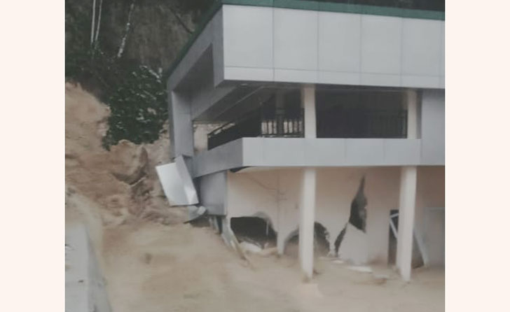 (Video) Banjir Bandang Menerjang Anambas (Video) Banjir Bandang Menerjang Anambas