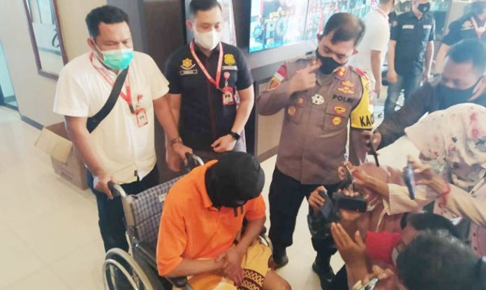 DH alias DK, pelaku pembakaran mesin ATM di BSC Mini market Prayun, Kundur Barat