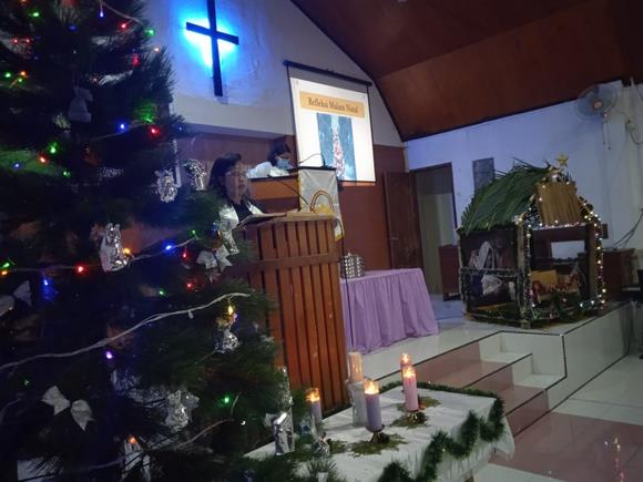 Pendeta di salahsatu gereja di Kundur