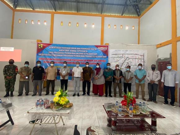 Penyerahan program Pamsimas ke sejumlah desa di Kabupaten Karimun, yang dilakukan di desa Sungaisebesi Kundur