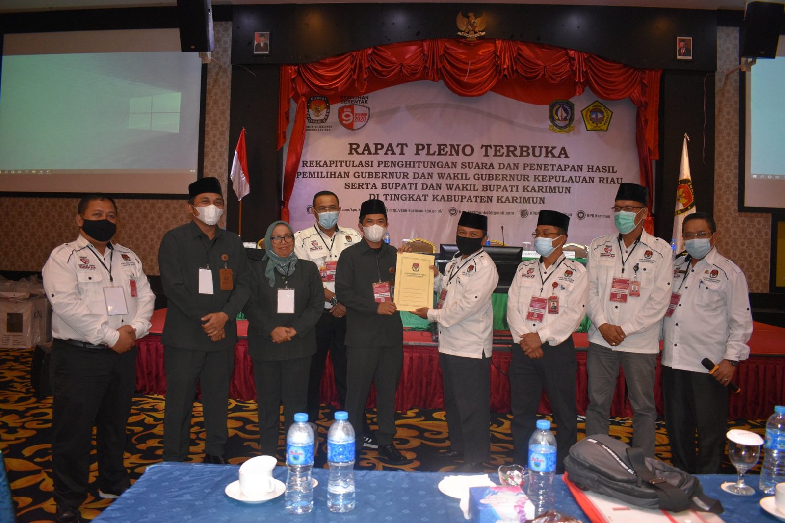 KPU Sebut Aunur Rafiq Anwar Hasyim Menang Sesuai Pleno, Saksi Iskandar Enggan Tandatangan Hasil Pleno KPU Sebut Aunur Rafiq Anwar Hasyim Menang Sesuai Pleno, Saksi Iskandar Enggan Tandatangan Hasil Pleno