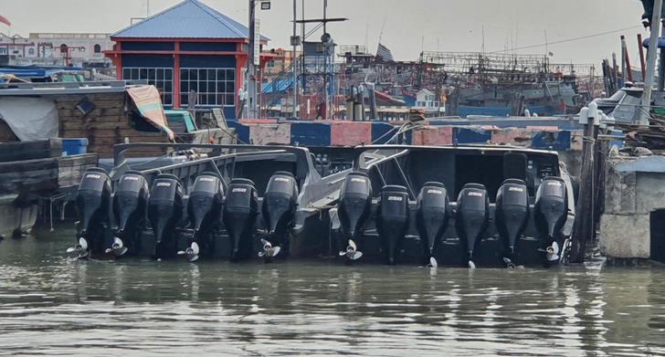 Boat dengan kelajuan yang tidak wajar