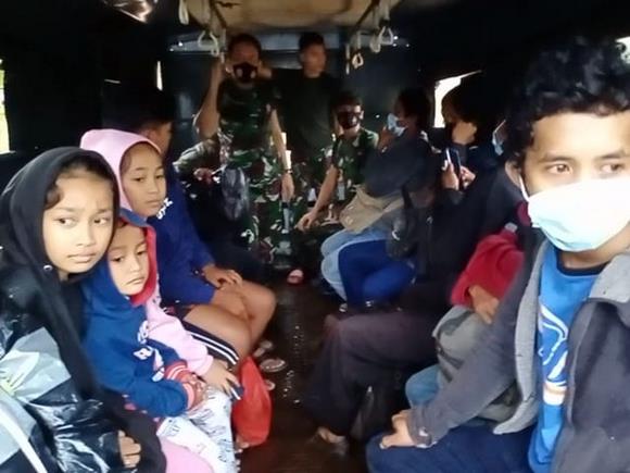 Evakuasi korban banjir di Tanjungpinang