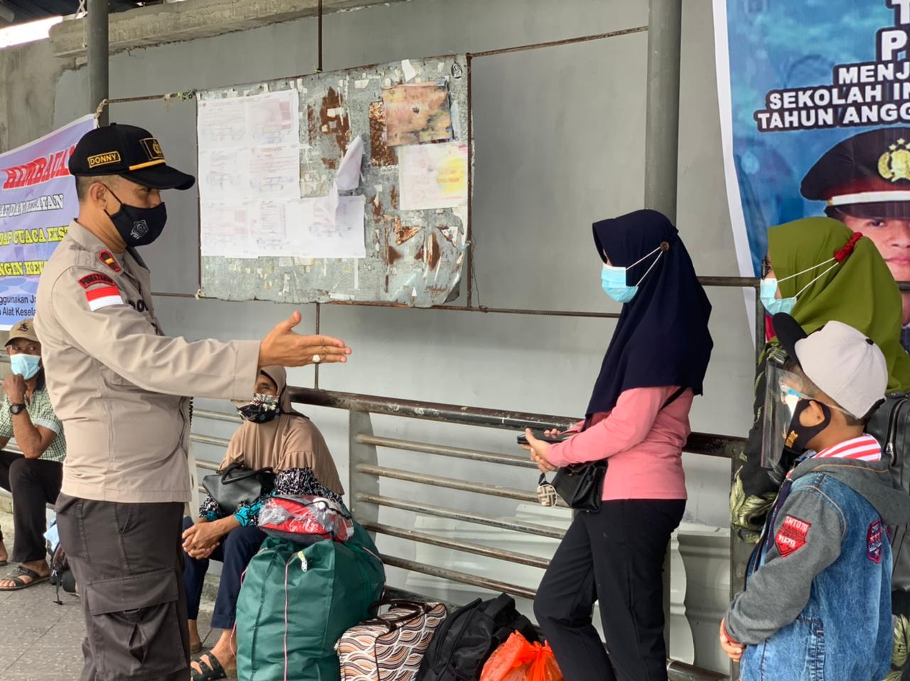 Polres Kepulauan Anambas Gencar Sosialisasikan Vaksin Sinovac Polres Kepulauan Anambas Gencar Sosialisasikan Vaksin Sinovac