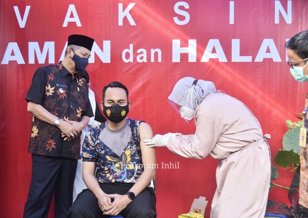 Wakil Bupati Inhil H Syamsuddin Uti, Saksikan Penyuntikan Vaksin Tahap Pertama