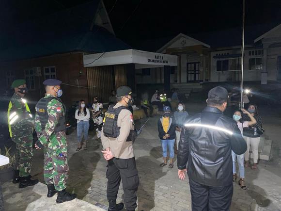 Kapolsek Bersama Camat Palmatak Melaksanakan KRYD dan Razia Tempat Hiburan Malam