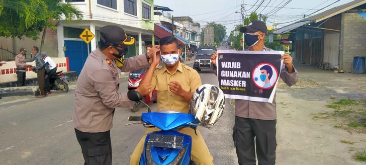 Polsek Kundur Razia Masker, Puluhan Orang Terjaring Razia Polsek Kundur Razia Masker, Puluhan Orang Terjaring Razia