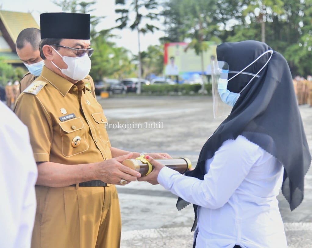 Bupati Inhil HM Wardan Pimpin Apel Gabungan Sekaligus Penyerahan SK Calon CPNS