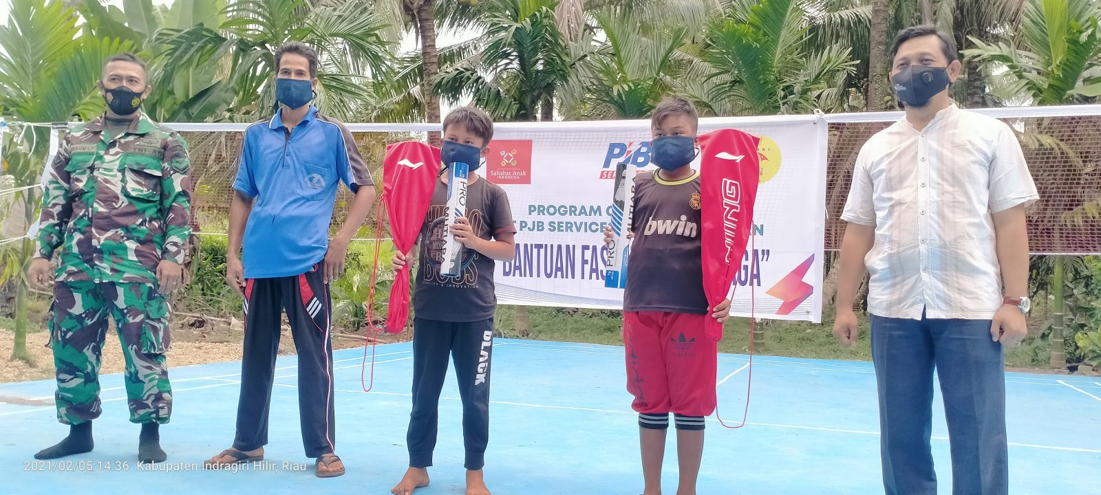 Dukung Inhil Menuju Kota Layak Anak, PLTU Tembilahan Bangun Lapangan Badminton di Kelurahan Sungai Perak