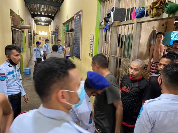 Lapas Narkotika Tanjungpinang Bersama Bnn Kepri Dan Polres Bintan Ungkap Peredaran Narkoba Lapas Narkotika Tanjungpinang Bersama Bnn Kepri Dan Polres Bintan Ungkap Peredaran Narkoba