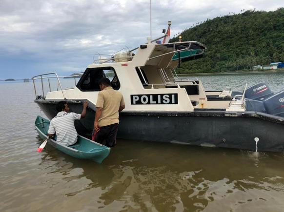 Polres Kepulauan Anambas Bentuk Perpustakaan Apung Di Perairan