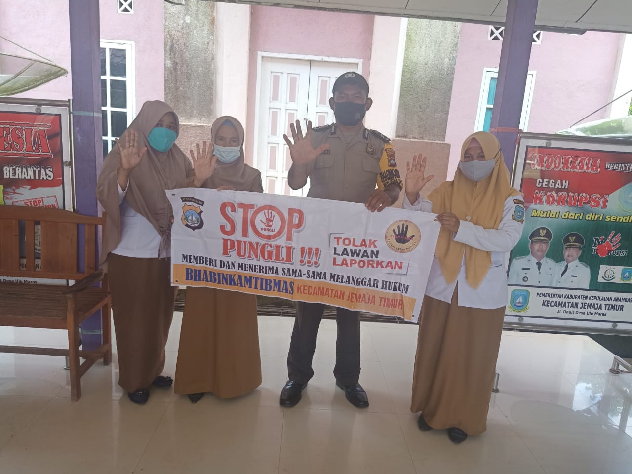 Polsek Jemaja Gencar Sosialisasi Stop Pungli Polsek Jemaja Gencar Sosialisasi Stop Pungli
