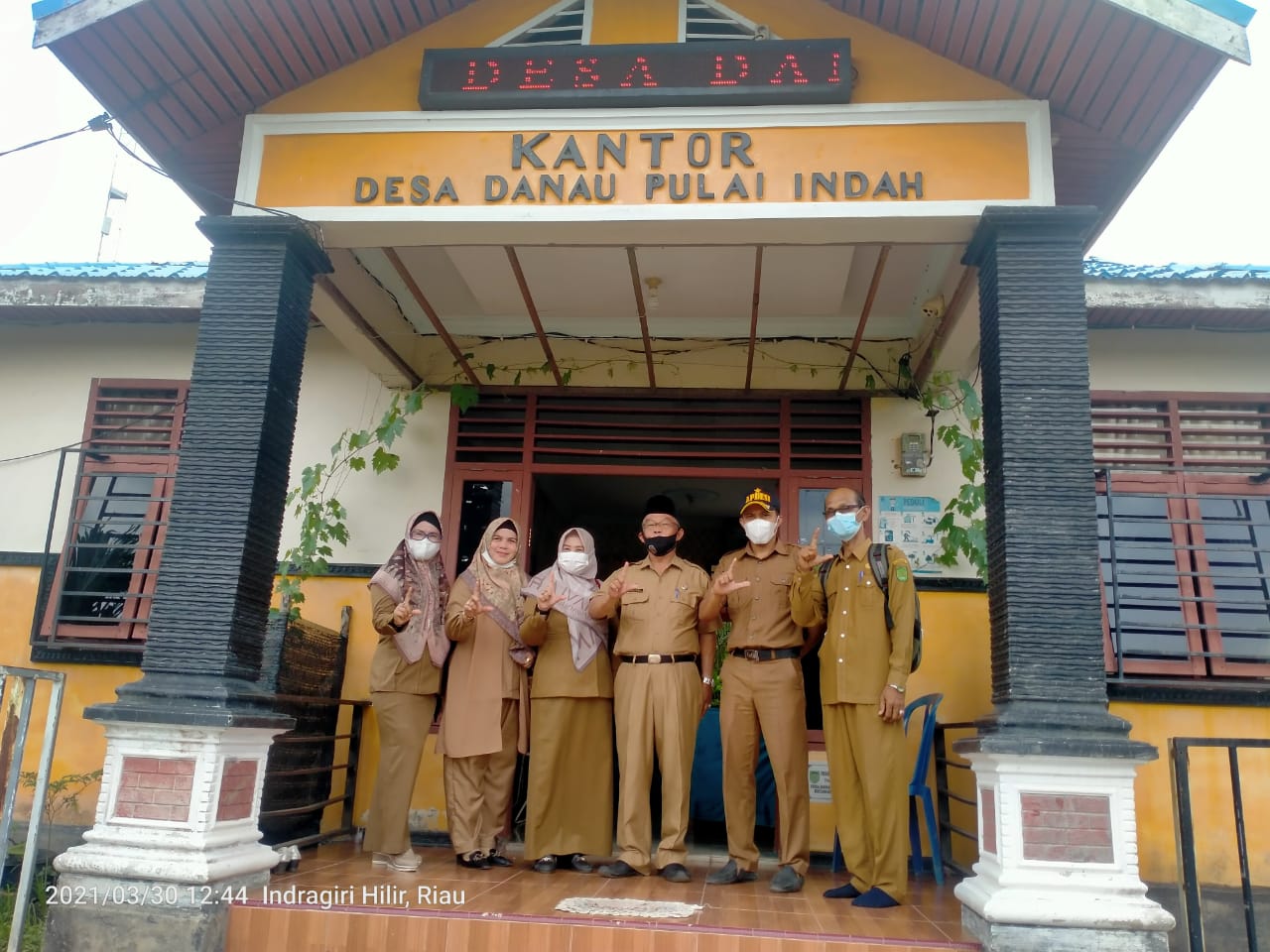 DPAD Inhil Sambangi Perpustakaan SMK SMP 01 dan SD N 015 Kempas