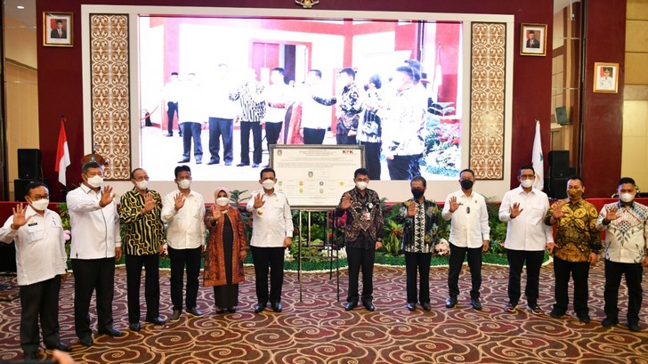 Sesi Foto bersama Bupati KKA, Abdul Haris usait Ikuti Rakor Pencegahan Korupsi oleh KPK