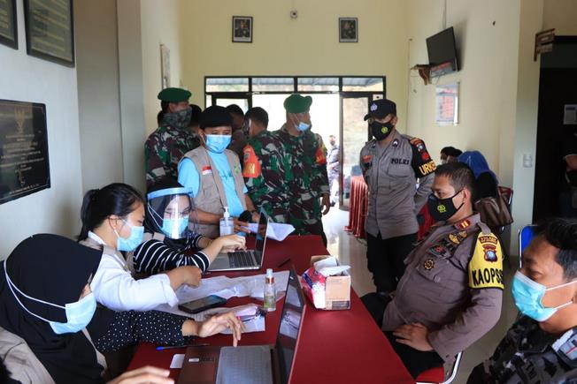 Vaksinasi Polres Kepulauan Anambas Bersama Lanal Tarempa Dan Koramil 02 Tarempa