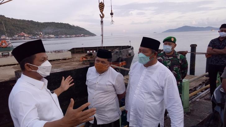 Gubernur Kepri, Ansar Ahmad bersama Bupati Kepulauan Anambas Abdul Haris beserta wakil Wan Suhendra
