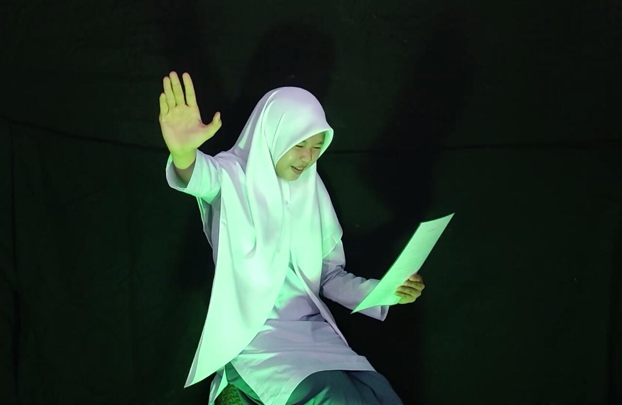 Yetty Niza Mulyati Siswi MAN 1 Inhil Juara 3 Baca Puisi se-Indonesia