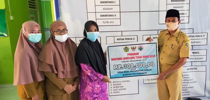 BLT Cair, Masyarakat Desa Ngal Sebut Bantuan Sangat Bermanfaat Disaat Bulan Ramadhan