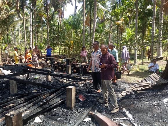 Rumah terbakar