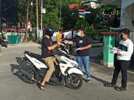 Bagi-bagi masker di Anambas