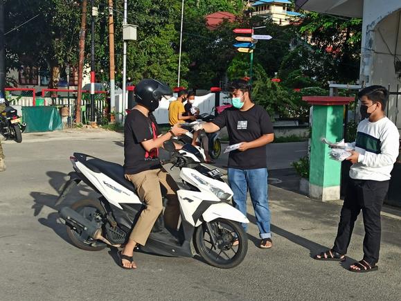 Bagi-bagi masker di Anambas