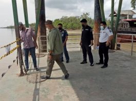 Ery Swandi, saat meninjau kondisi Ponton Pelabuhan Tanjungberlian