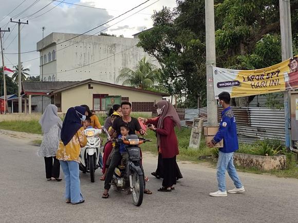 HIMAP2K Bagi-bagi masker dan takjil
